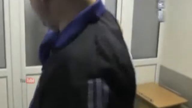 Юлия Тимошенко пытается каблуком выбить дверь!