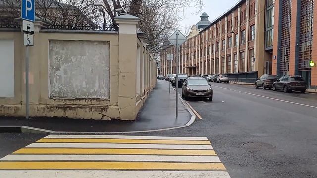 🌆 Очарование Москвы: Прогулка по Таганской с Станиславским и Солженицыным!