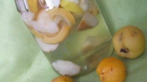 Компот из японской айвы, груши и кабачка