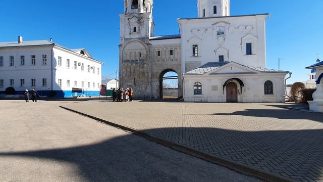 Свято-Боголюбский женский монастырь находится в посёлке Боголюбово Суздальского района Владимирской