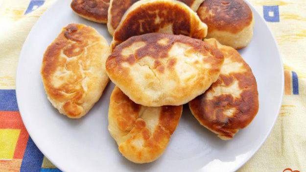 Жареные пирожки с капустой