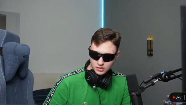 ТАНЕЦ ОТ ДОМЕРА НА СТРИМЕ "А МУХА ТОЖЕ ВЕРТОЛЁТ РЕМИКС" смотреть онлайн