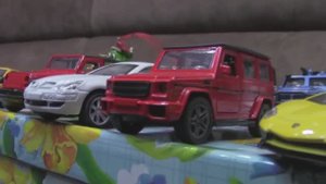 Детские машинки, автомобильный подиум.