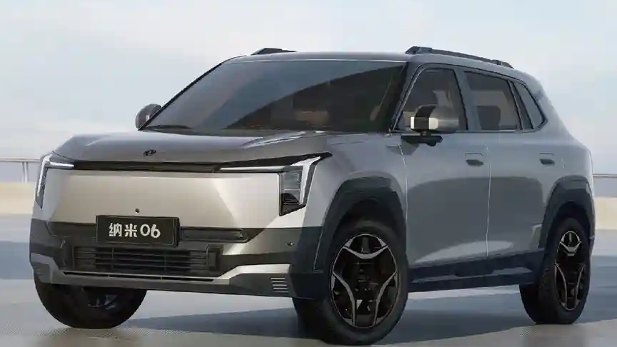 Рассекречен салон Dongfeng Nano 06 2025: в нем не предусмотрели селектор для трансмиссии