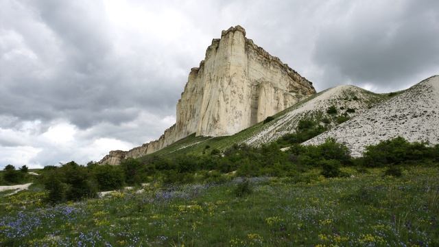 Вид на Белую скалу в непогоду смотреть онлайн