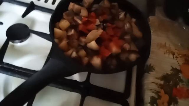 Баклажаны жареные с картошкой!