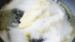 Яблоки с изюмом в карамели