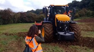 Demonstratie noul tractor JCB Fastrac 8330