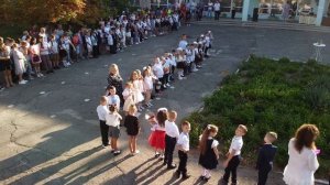 1 сентября, линейка. Школа №8. Новая Каховка с высоты птичьего полета