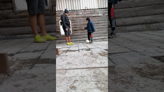 Показываем финты известных футболистов
