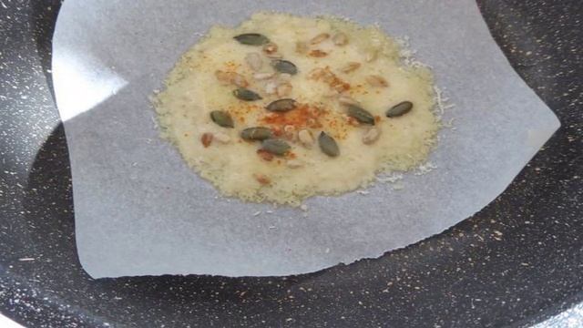 Сырные чипсы с семечками