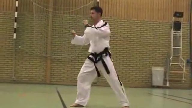 1 гып, Чунг Му, красно-черный, Choong-Moo Tul тхэквондо taekwondo таэквондо смотреть онлайн