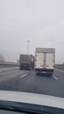 ГРУЗОВИКИ БЕСПРЕДЕЛЯТ!
