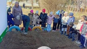 **"Прогулка в детском саду: яркие моменты радости и открытий! 🌳☀️"**