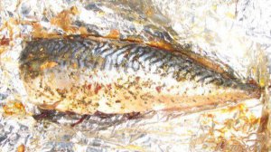 Скумбрия, запеченная в фольге с лимоном и специями