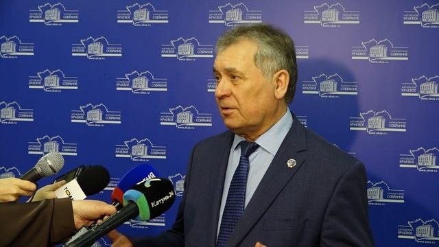 Алтайские депутаты в 1-ом чтении одобрили запрет о продаже энергетиков в определённых местах