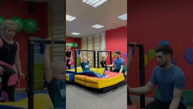 Первая тренировка на брусьях /29.03.2021г./ смотреть онлайн