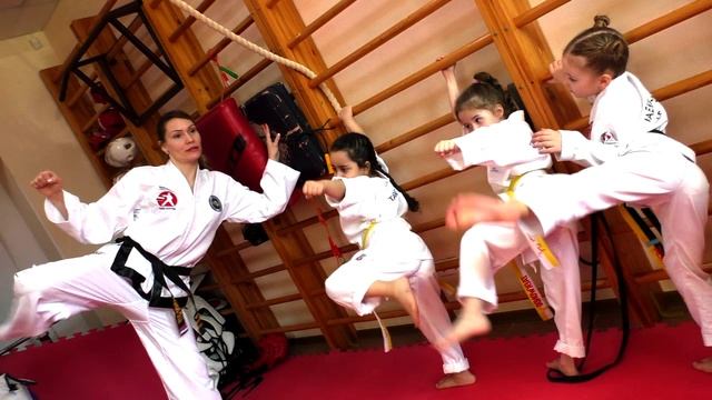 Групповые тренировки по тхэквондо спорт смотреть онлайн