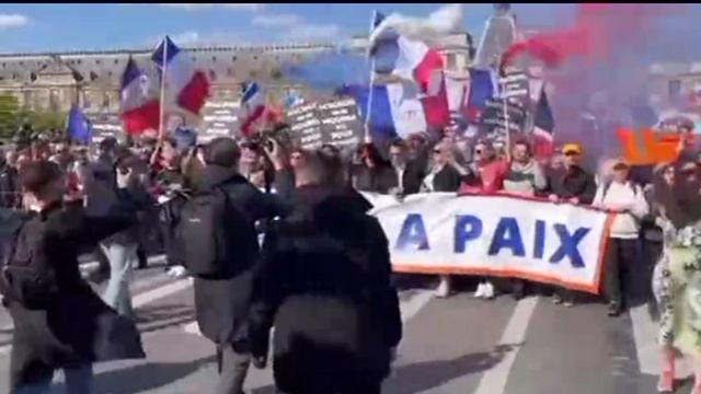 🇫🇷🇺🇦 Во Франции проходит масштабный митинг против поставок оружия Киеву