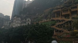 Смотровая площадка на реке Янцзы  вид на отель крупный план Китай город Чунцин 2025 март