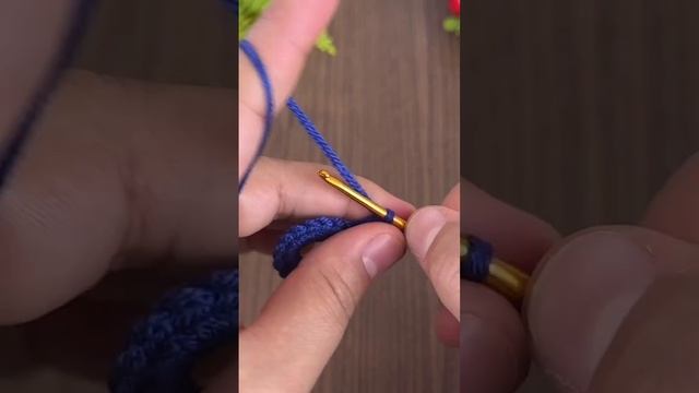Вязанная снежинка крючком. Показываю как сделать.