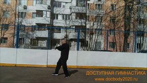 Упражнения с палкой-тростью на спортплощадке (19)