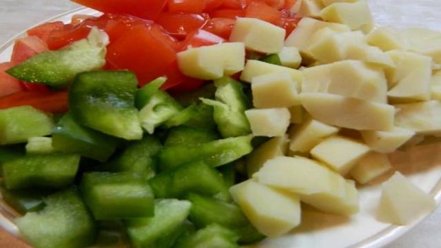 Острый салат из овощей с зеленью