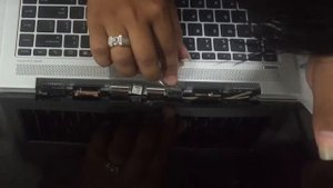 HP EliteBook 840 G5 How to remove and replace the touchscreen
