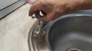 Как сделать чтобы  барашек на кране не болтался