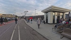 НАБЕРЕЖНАЯ В ЛУЖНИКАХ ОЖИВАЕТ В ПЕРВЫЙ ТЕПЛЫЙ, СОЛНЕЧНЫЙ ДЕНЬ ВЕСНЫ.  +13C.