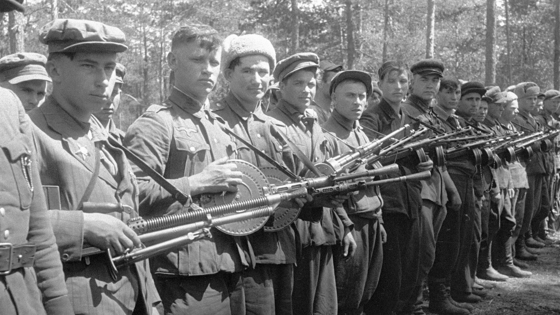 Как партизаны научились немецкие эшелоны «удочкой» взрывать.