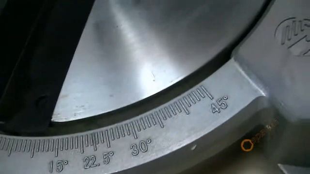 Циркуляр за ъглово рязане TROY T15305