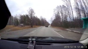 Мятая тачка на дороге + приняли полицаи за сплошную