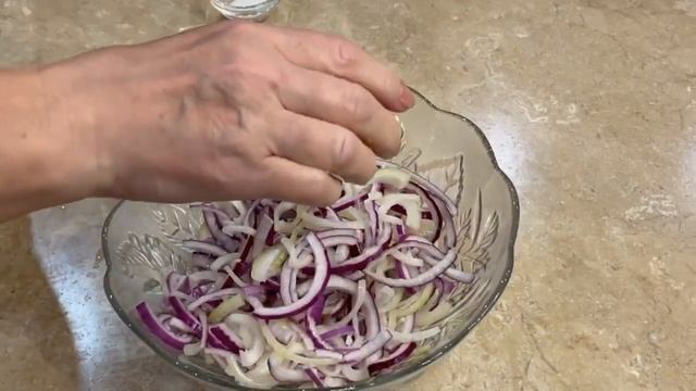 МАРИНОВАННЫИ ЛУК !!! НЕВЕРОЯТНО ВКУСНО БЫСТРО И ПРОСТО !!!