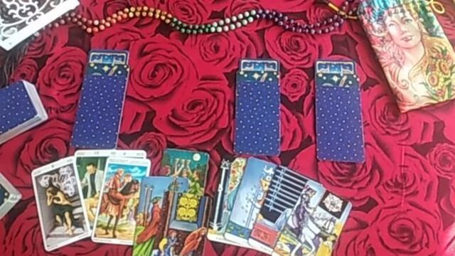 Новая работа. Возможности в течение месяца, совет. Общий расклад на 4 варианта. Таро ДаМира смотреть онлайн