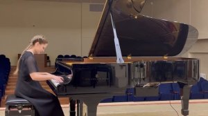 1.И. С. Бах ХТК 1 том Прелюдия и Фуга до диез мажор
2. Ф. Шопен Этюд №5 Ор.10
3. Рахманинов Сирень