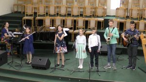 " Юность светлая,весна ранняя ".