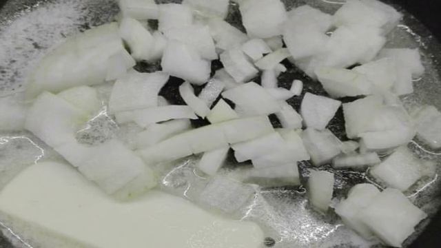 Паста с креветками в томатном соусе