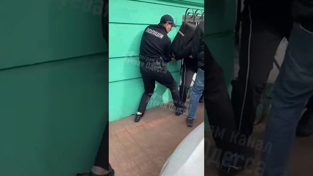 ‼️В Одессе ТЦК жестко упаковали несовершеннолетнего доставщика еды !!!