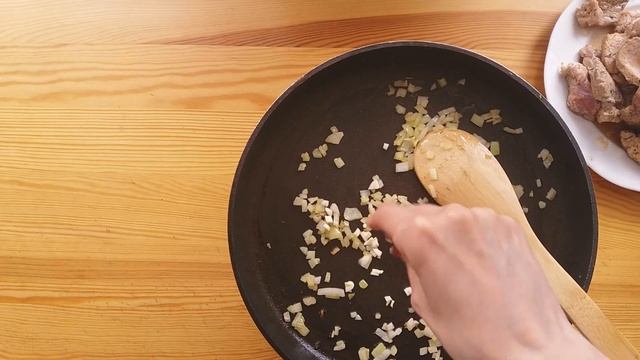 POLĘDWICZKI WIEPRZOWE W SOSIE POMIDOROWO-ŚMIETANOWYM (ekspresowy obiad z polędwicy)