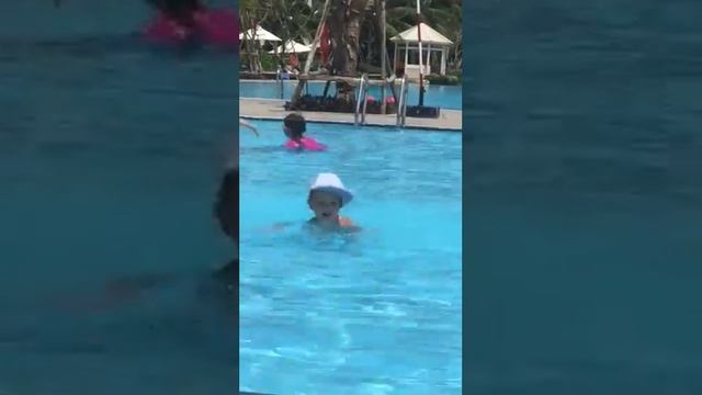 Винперл в бассейне 2018 смотреть онлайн