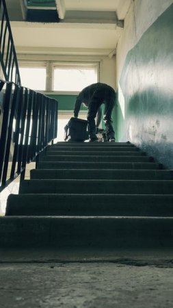 Когда приехал на установку дверей в хрущёвку на 5 этаж #бородатаядверь #оренбург #хрущевка #двери
