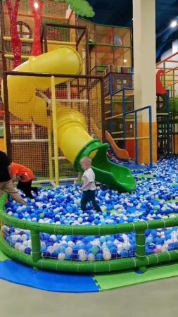 (GREEN LAND) ИГРОВОЙ ЦЕНТР  Г.НИЖНИВАТОРСК