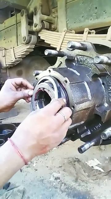 wheel Hub Greasing | Tata3118 #shorts #reels #youtubeshorts #santoshpattimistry #trending