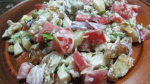 Овощной салат с жаренным хеком