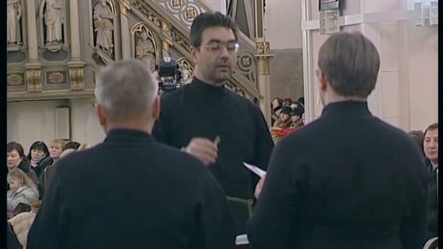 03. Достойно есть (входное). Знаменное многоголосие (17 век). Солист Ю.Вишняков (Бас профундо).