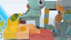 Эксперименты для детей! Несколько водяных горок для мячиков!!Очень популярная игра с мячом и водосто