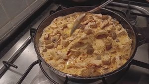 Курица в сливочно-сырном соусе с грибами – пальчики оближешь! 🍗🧀