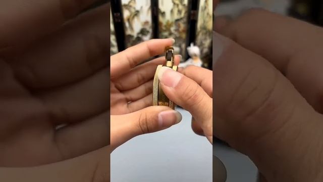 Классическая керосиновая зажигалка в стиле ретро