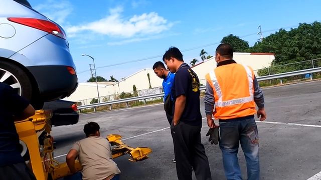 國道隧道內 六車追撞你的車漏油 還想發動引擎 等等火燒車... 車禍 吊車 拖吊車 國道救援 道路救援